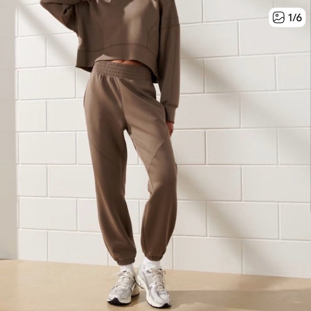 Abercrombie and fitch YPB neo knit joggers size small